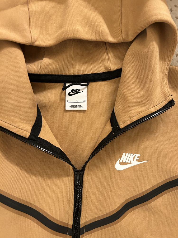 Горнище Nike Tech Fleece размер S цвят горчица