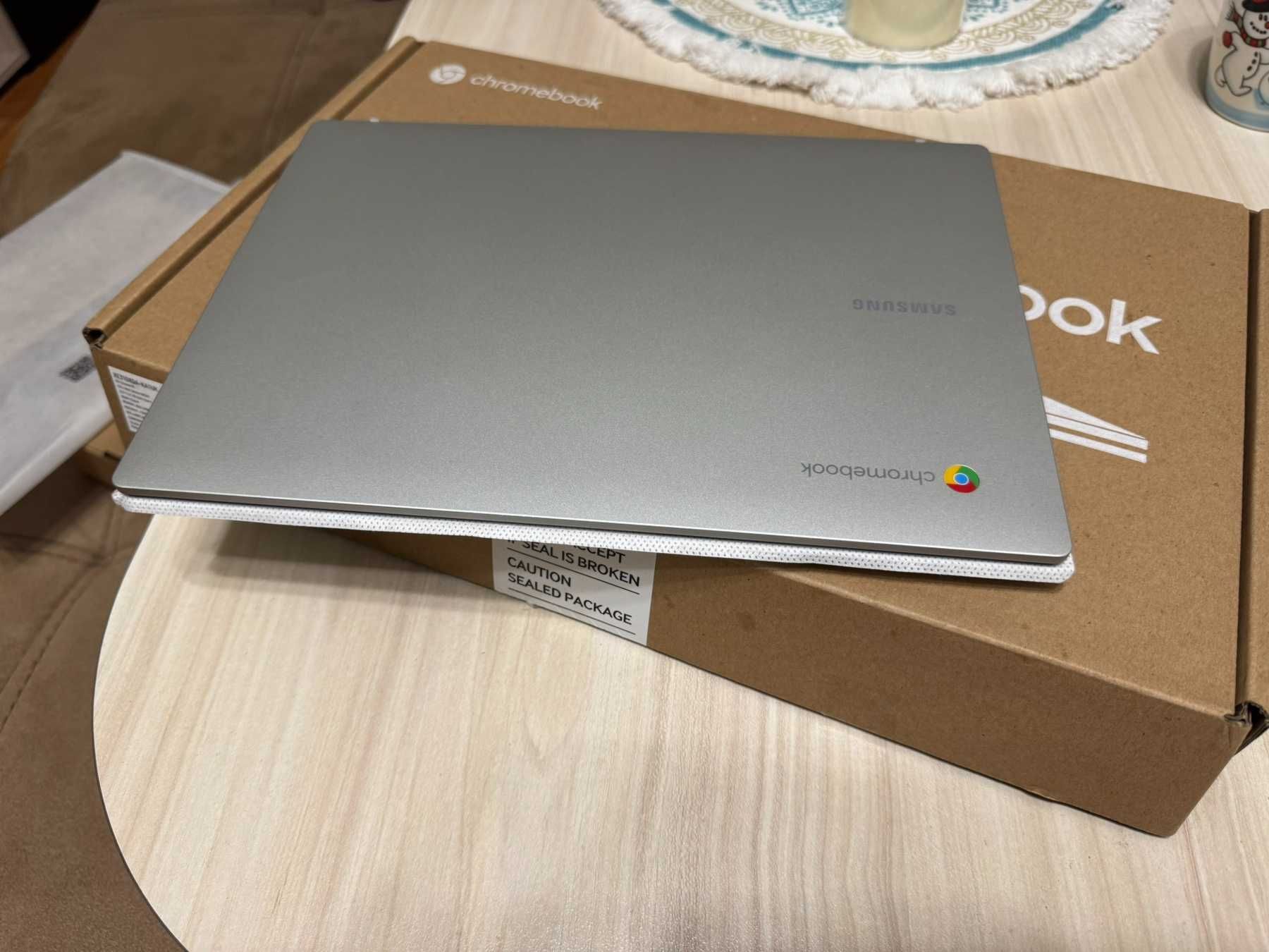 Лаптоп Samsung Galaxy Chromebook Go 11.6" 4RAM, SSD 64GB e.MM
