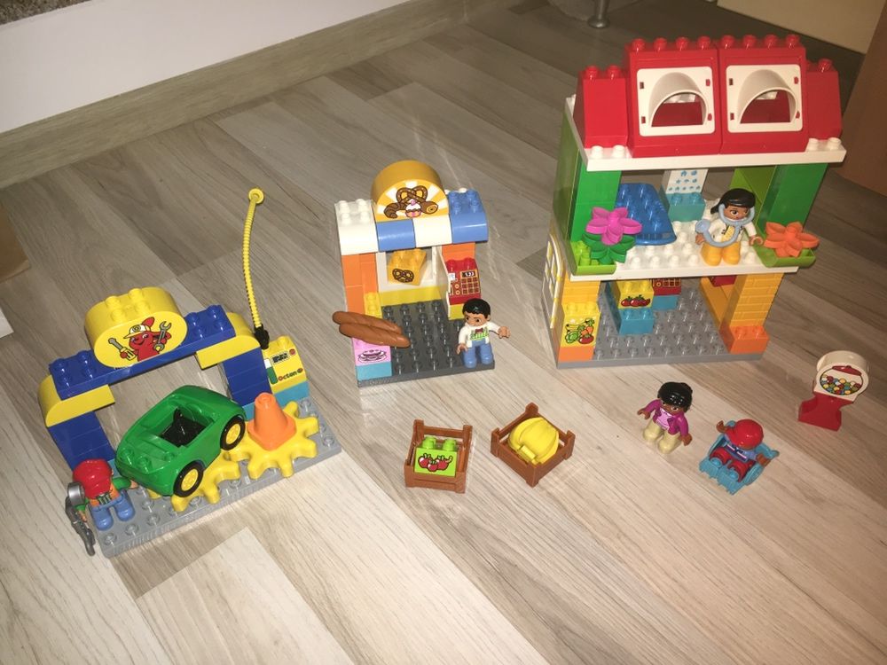 Lego Duplo Piata mare a orasului 10836