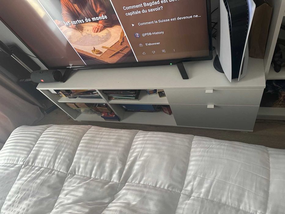 comoda TV , IKEA VIHALS  stare impecabilă