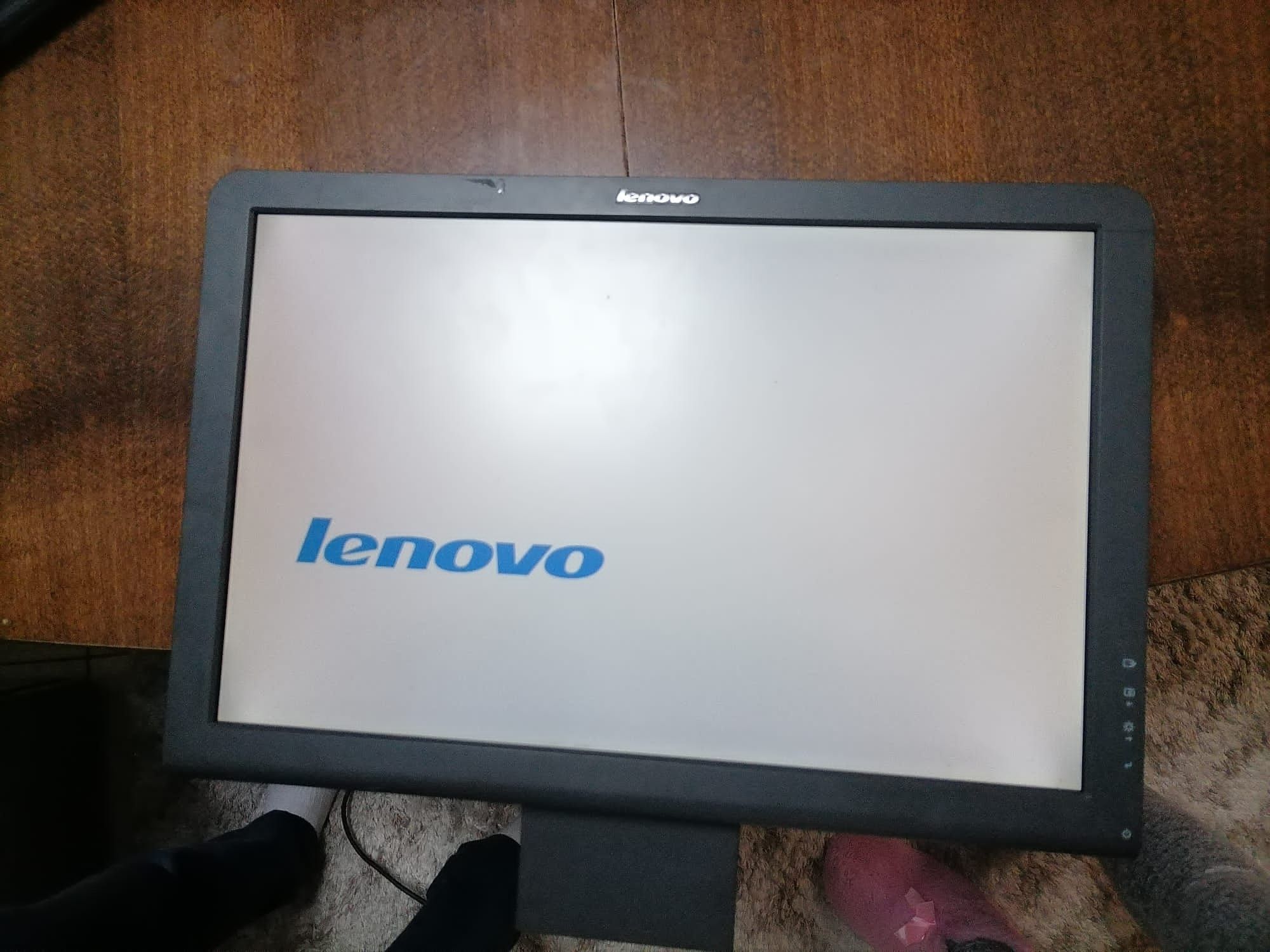 Монитор Lenovo 19 инча