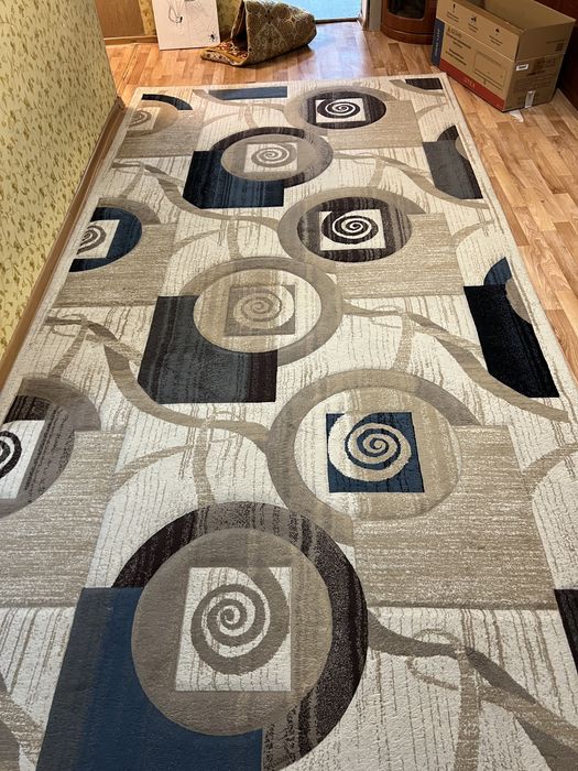 Продам хорошии ковер в отличном состоянии