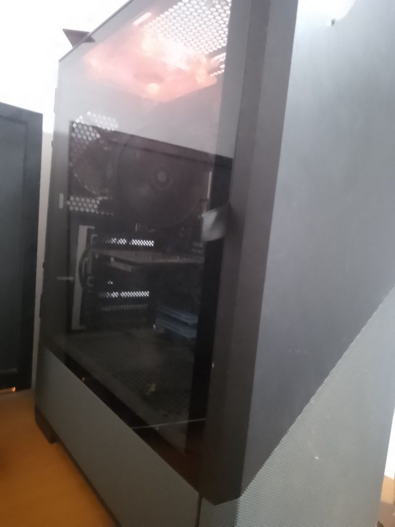 Vând PC gaming low buget preț negociabil