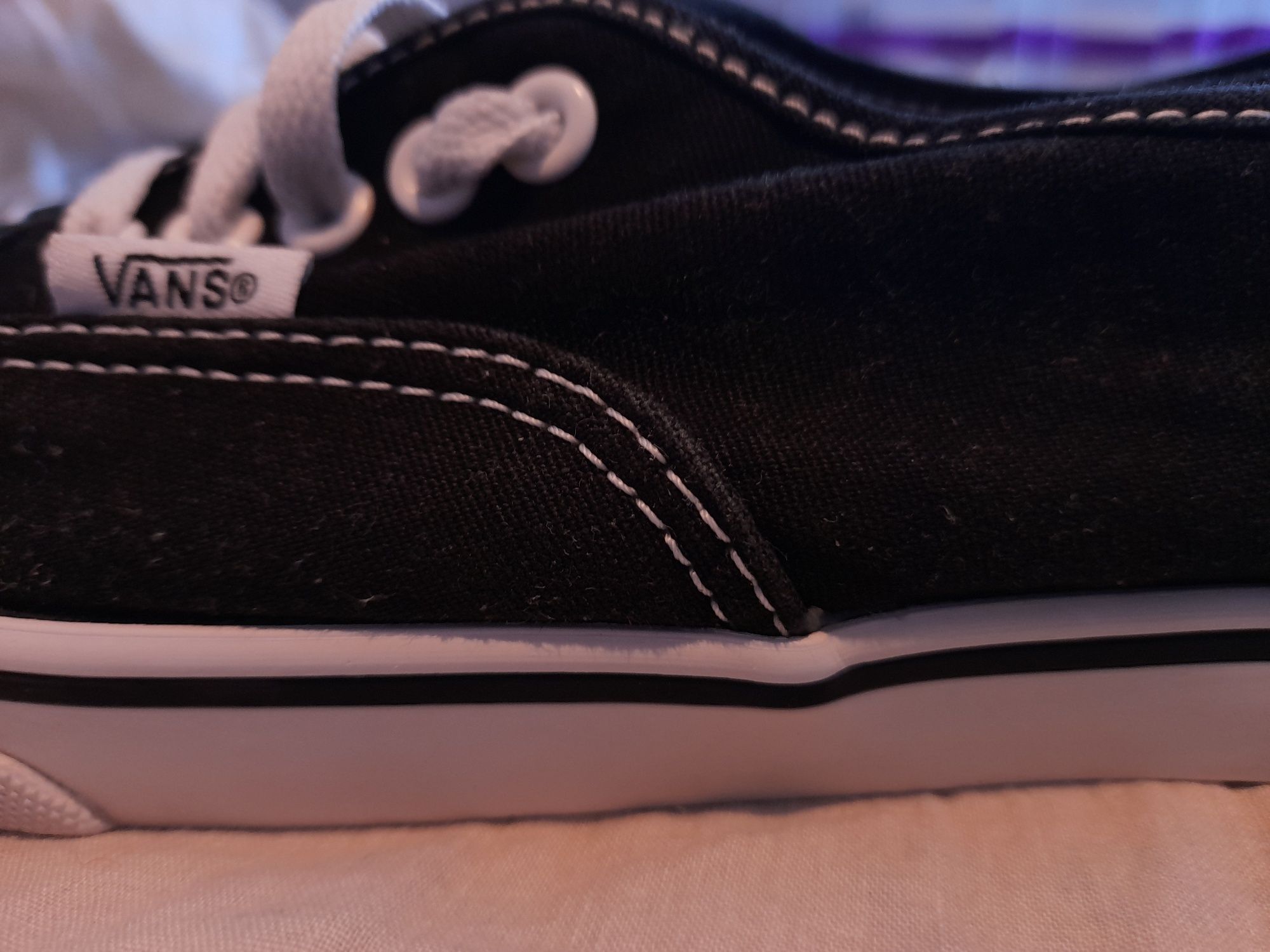 Обувки Vans – Размер 40.5 (US Men 7.5 / Women 9)