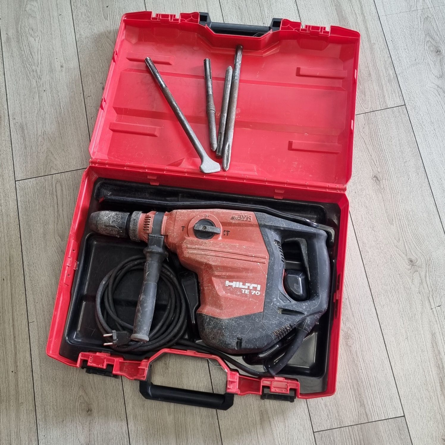 Amanet F28: Ciocan rotopercutor Hilti TE 70 AVR