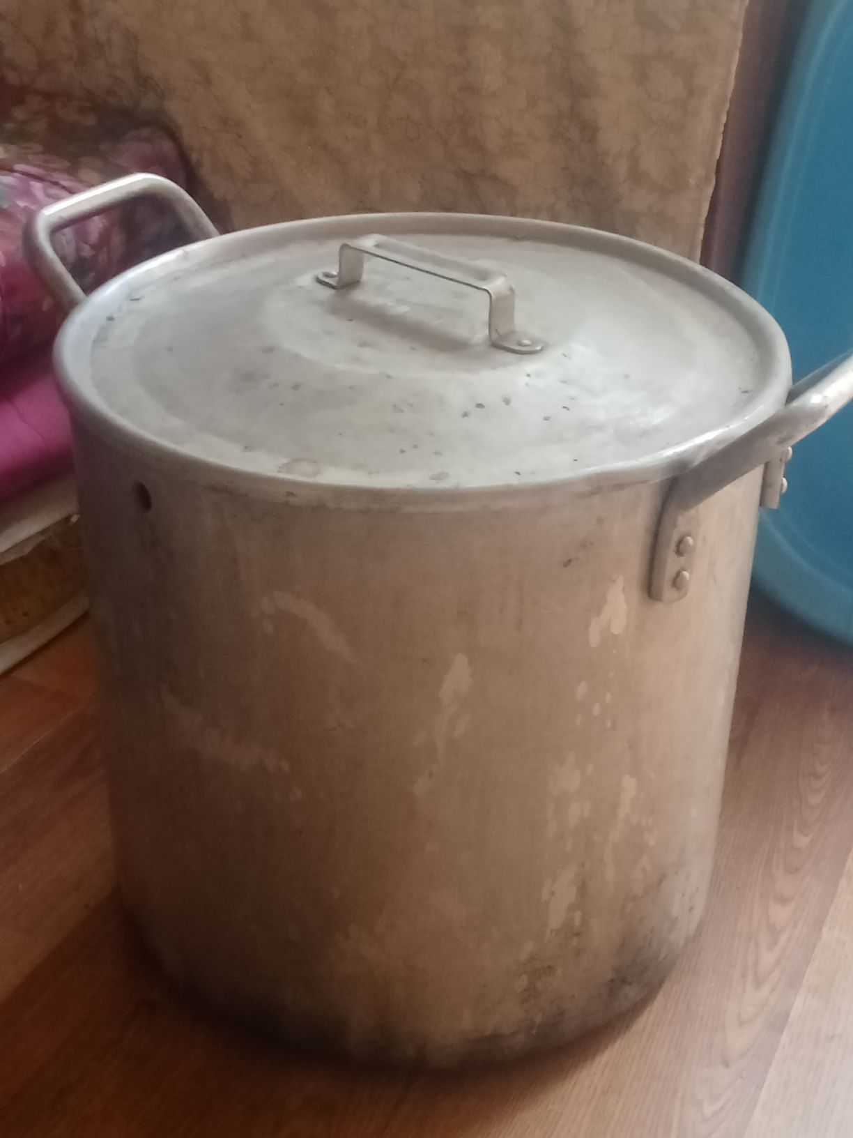 Алюминиевая кастрюля