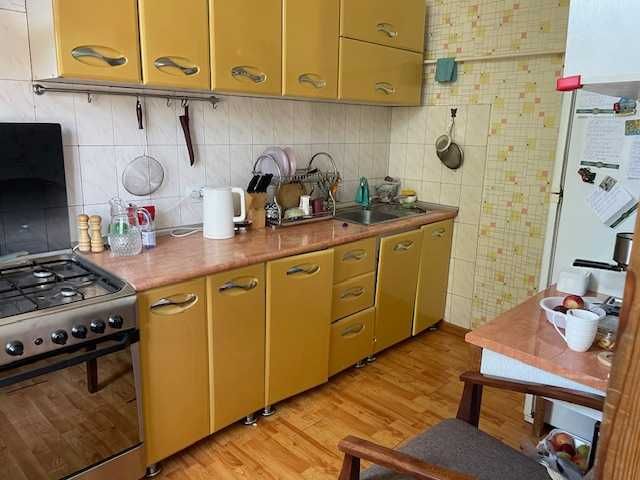 Продается евродом 3,5 соток на Домбрабаде 7 комнат