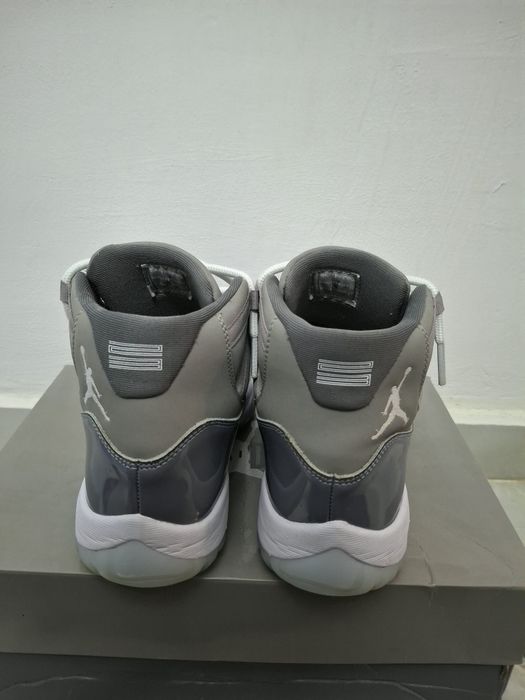Vând jordan 11 cool grey