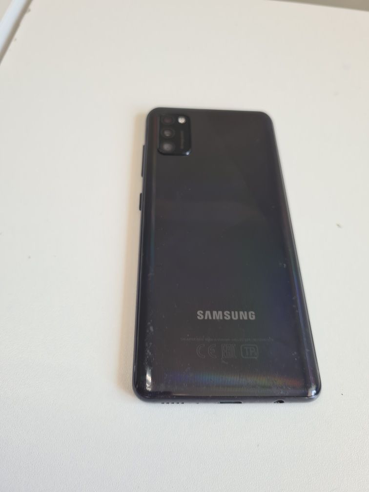 Продам samsung a41 всё оригинал есть NFC состояние идеальное