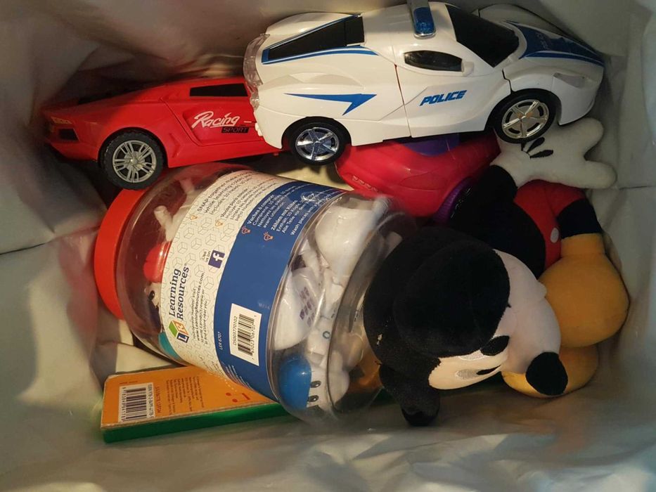 Jucarii, hainute si alte lucruri pt copii