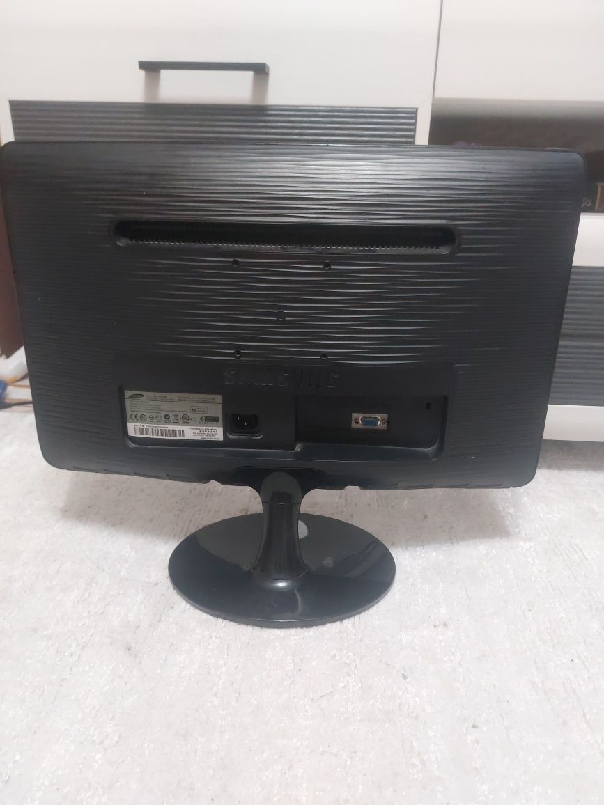 Монитор Samsung SyncMaster B2030