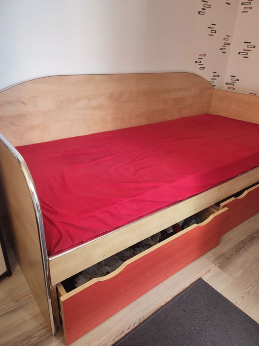 Pat cu saltea o pers.+ birou