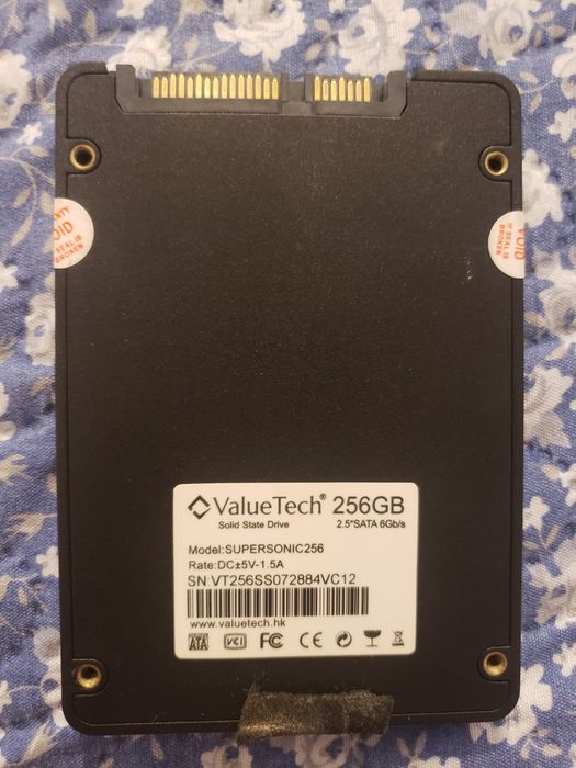 2buc ssd 1buc hdd