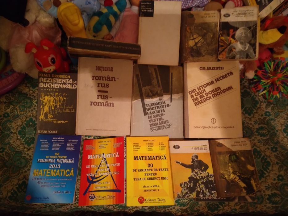 Vând cărți ieftin la 20 de lei bucata trimit prin posta