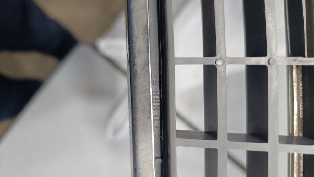 Оригинална решетка радиатор w124 фейс