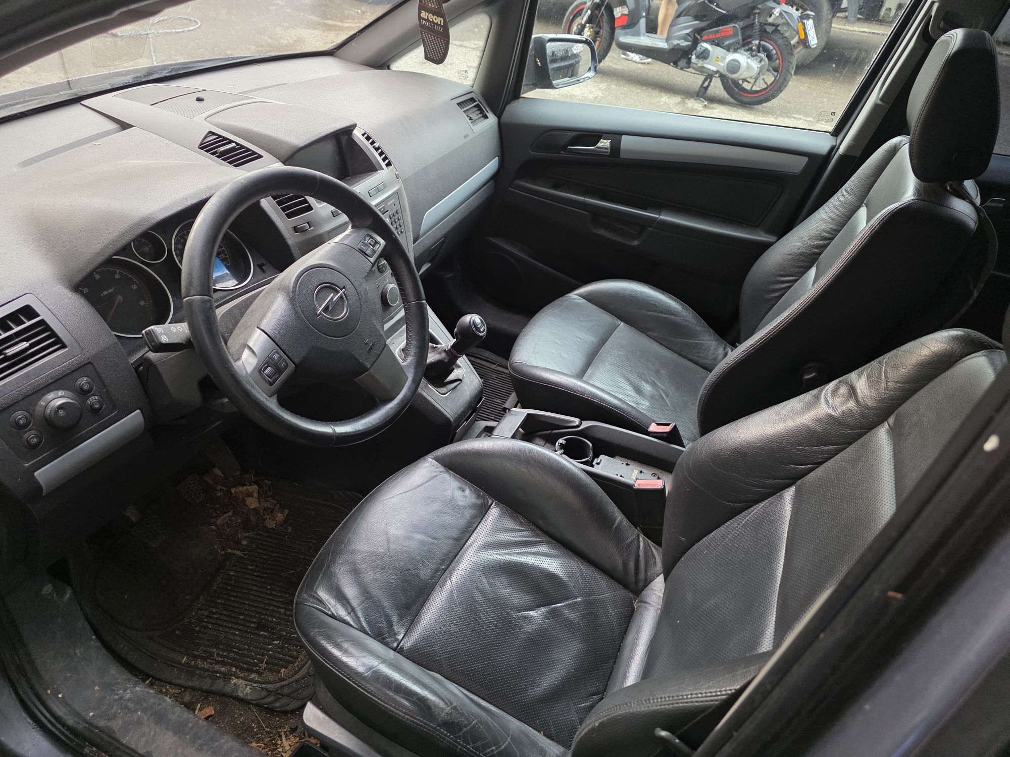 Опел зафира Б 1.9 150к.с На части! Opel Zafira B 1.9