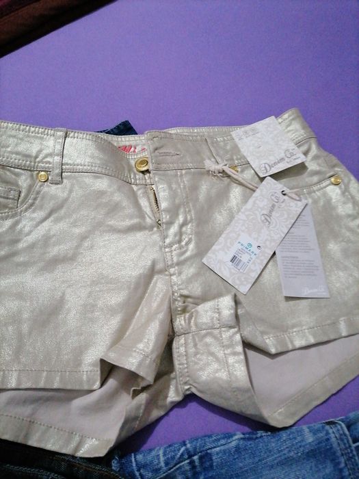Pantaloni scurți  mărimea 38