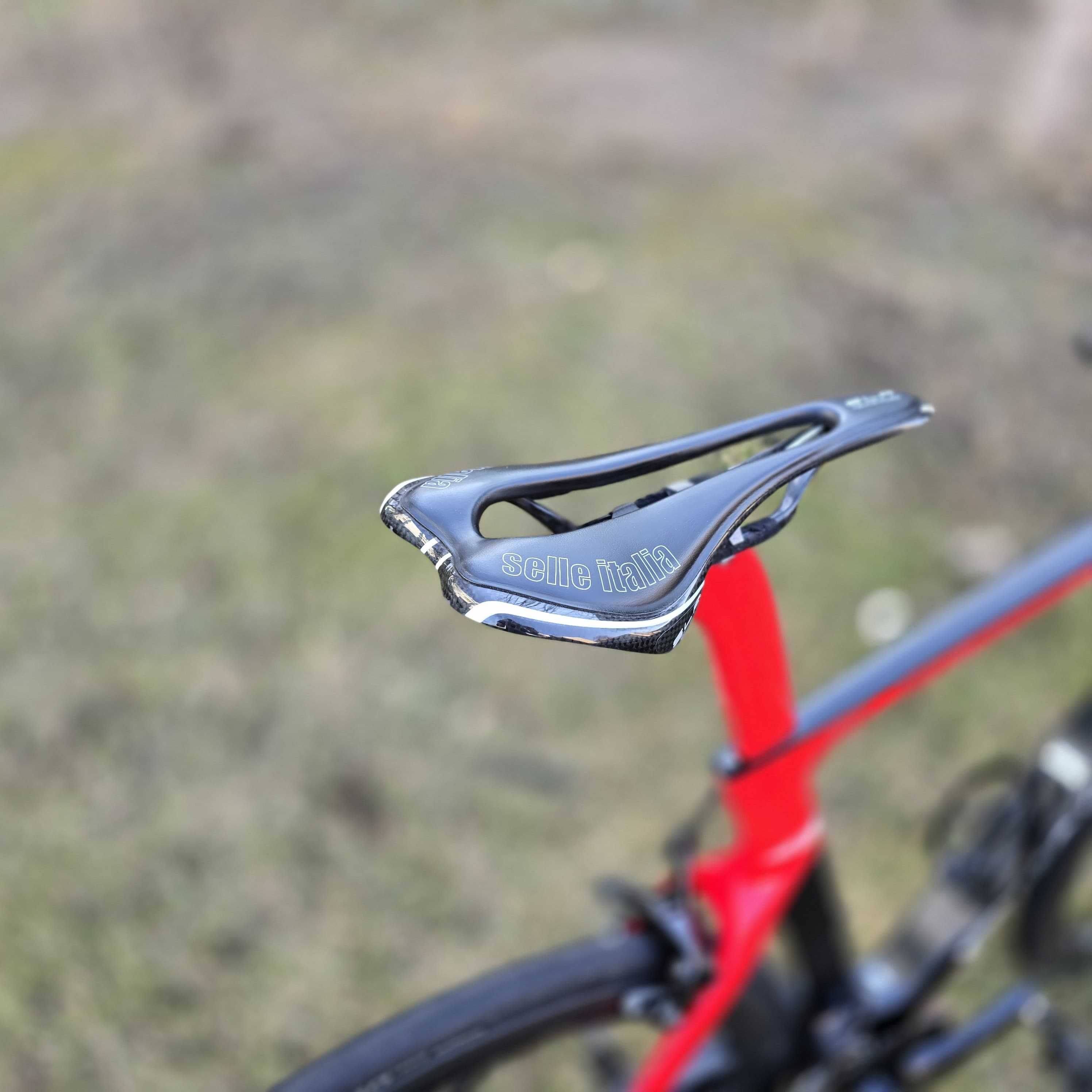 Cursiera carbon Pinarello Dogma F 2024 editie speciala HIGH END mar 56