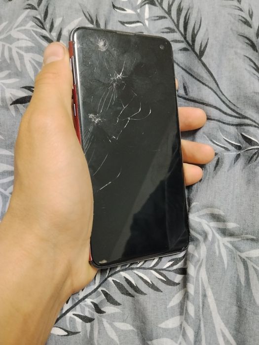 Продам телефон Самсунг галокси с10е