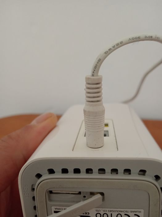 Router Huawei wireless cu cartelă sim sau direct pe cablu