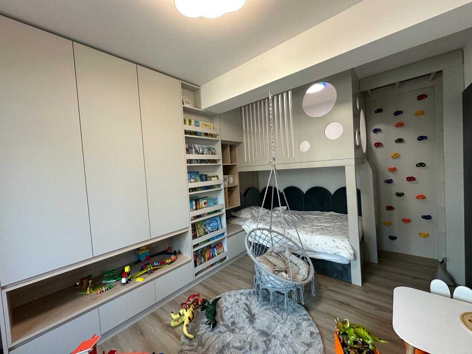 Vand mobilier la comanda