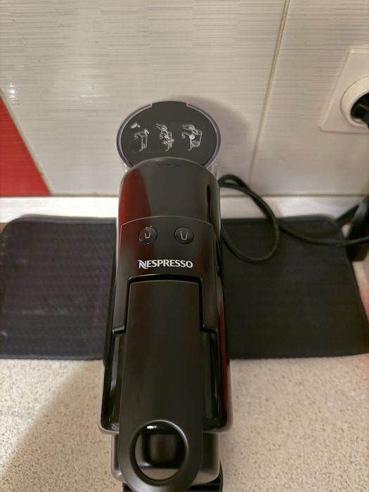 Nespresso Essenza Mini by De’Longhi, negru