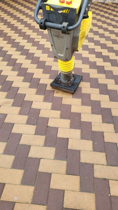 Mai compactor profesional Bomag BT 60