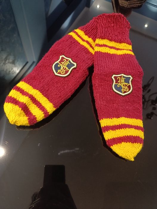 Для настоящих фанатов Гарри Поттера,вязаные носки Гриффиндора