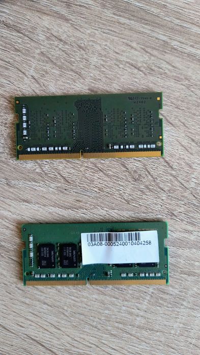 Vând două memorii RAM DDR4 8GB 3200MHz (total 16GB)