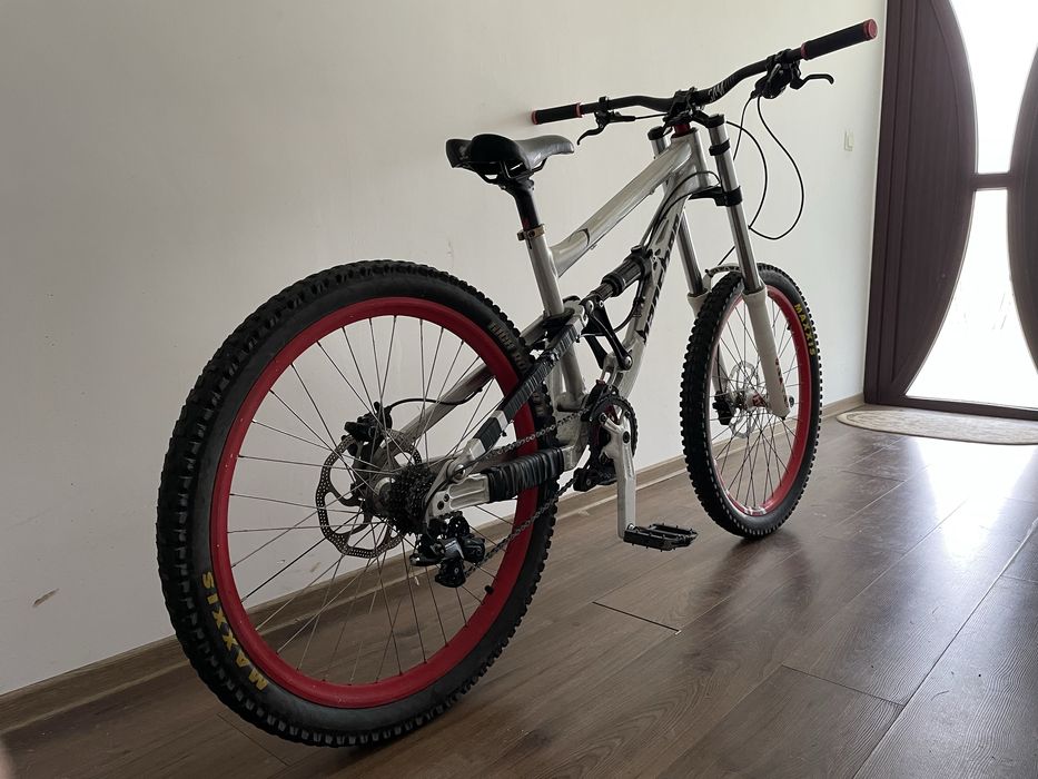 Bicicleta Downhill Banshee Scythe