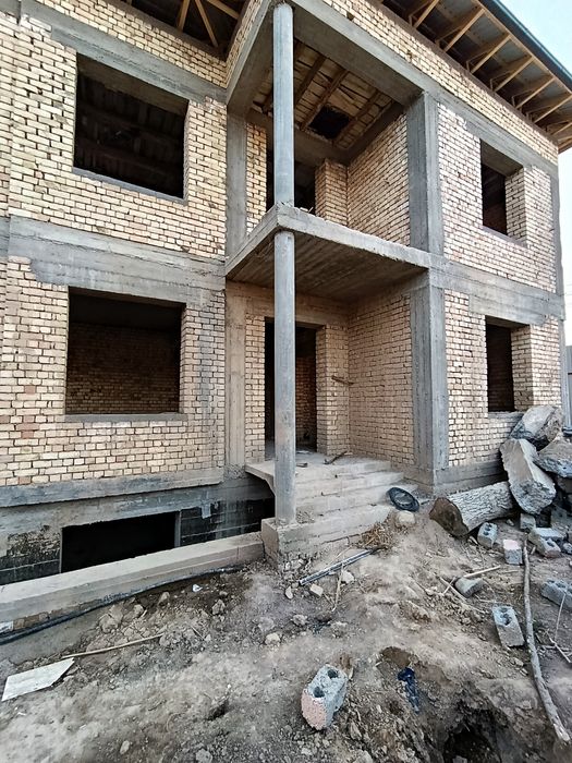 Yangi qurilgan uy sotiladi. Продается новый дом