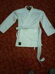 Vând chimono  karate pentru copii cu vârsta intre 9 si 11 ani
