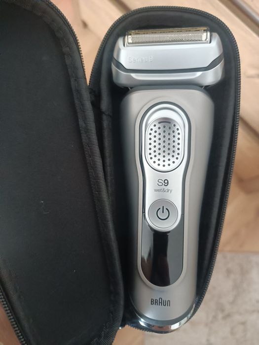 Aparat de ras Braun