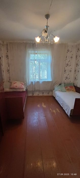 Сдаётся участок в чирчике 2 соток 2 комната около радомма семейным
