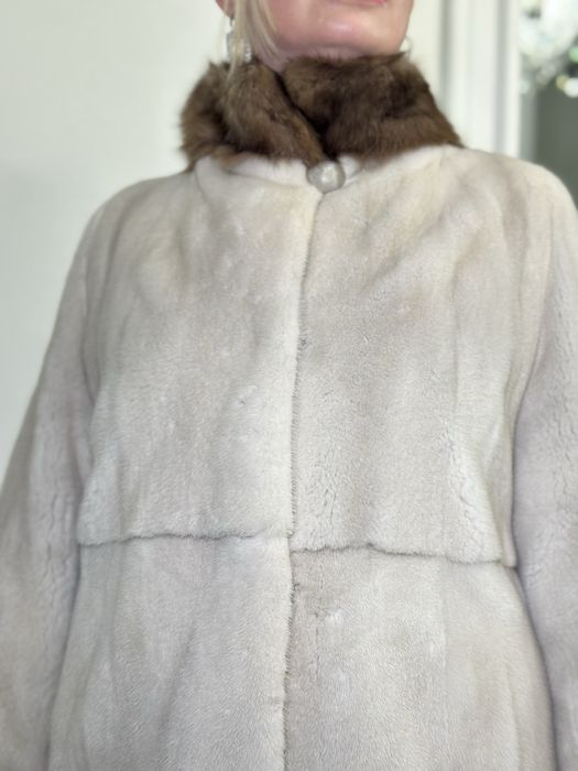 Шуба норковая белая с соболем