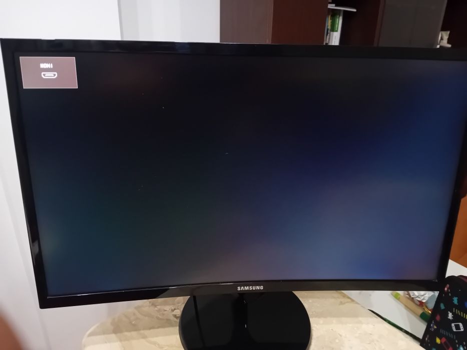 Monitor Samsung C24F390FHU – 24" Curved, Full HD, HDMI