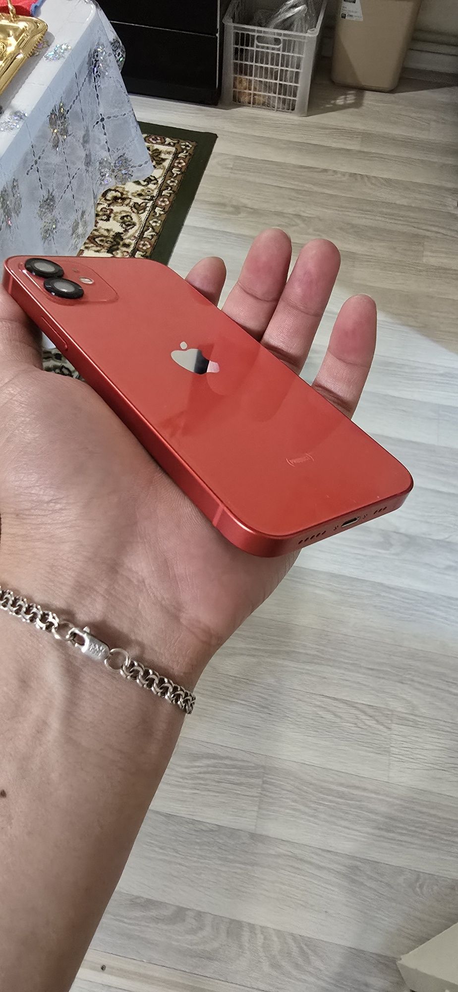 Продам iPhone 12 RED