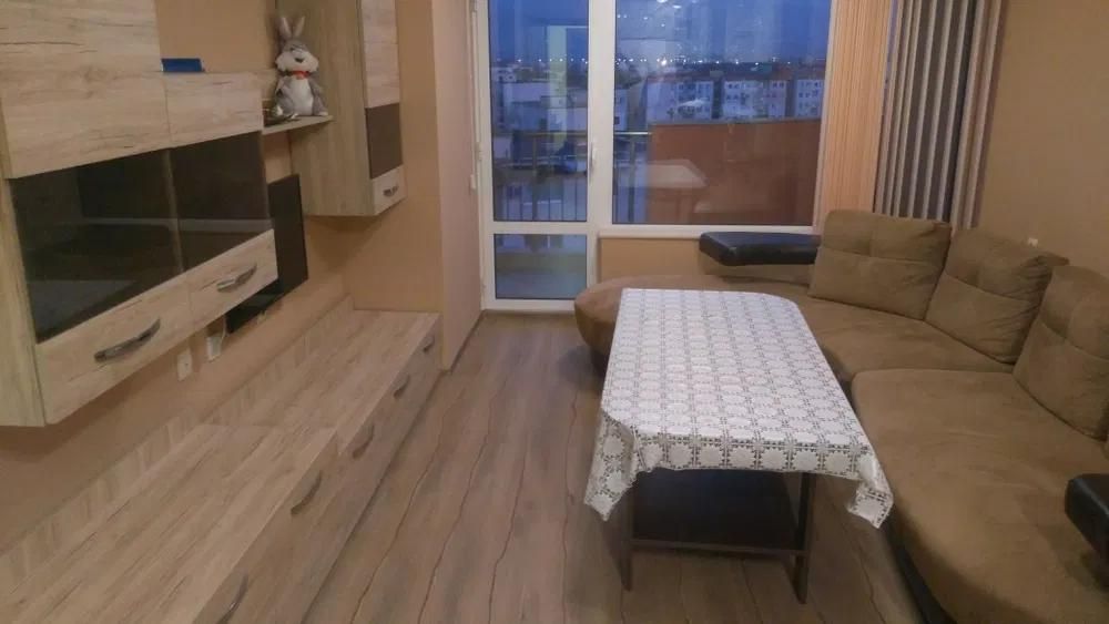 Дава се под наем Двустаен апартамент в Пловдив, Тракия - 70 кв.м за 375 € - Снимка #1