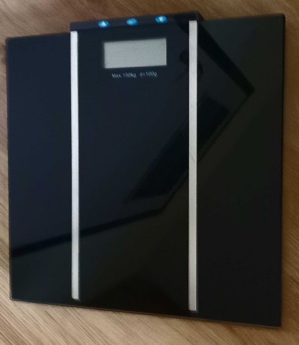 Кантар за измерване на тегло, костна маса, мускули и мазнини