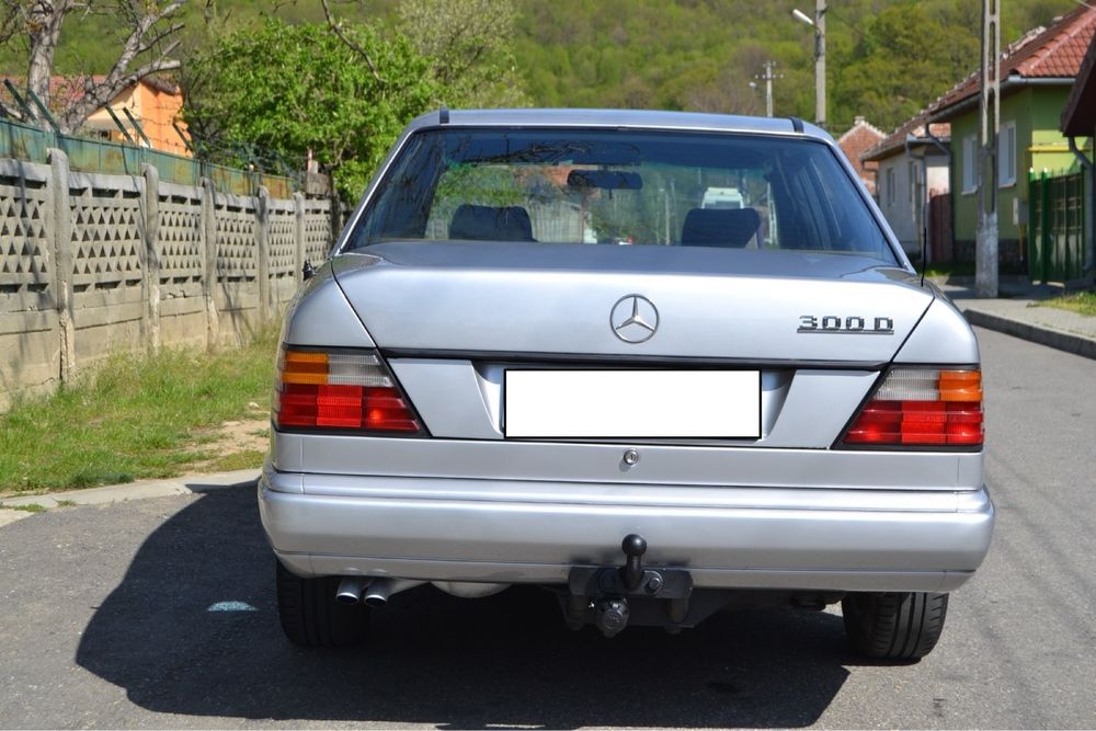 De vânzare !!! Mercedes-Benz W124 300D - An-1986