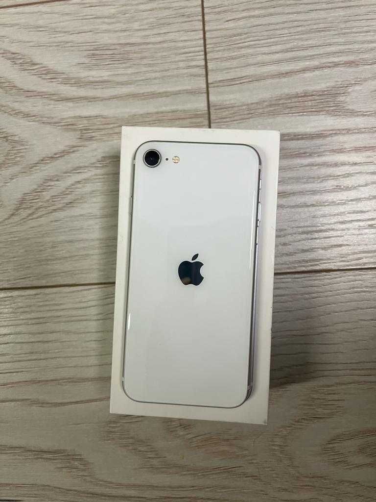 Продам Iphone SE 2020