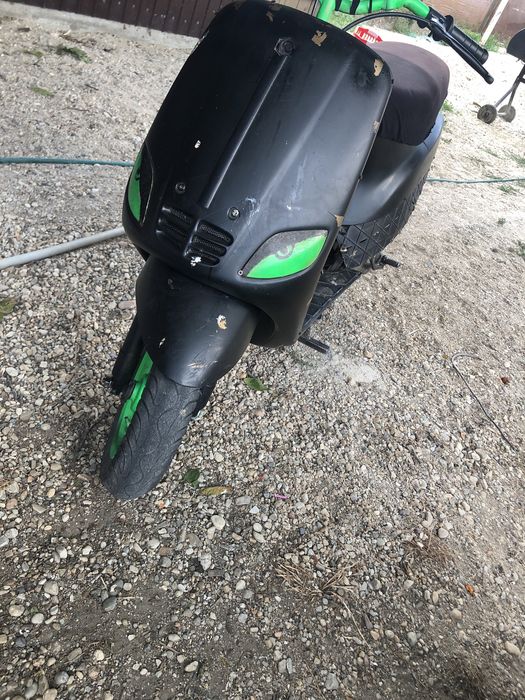Vând scuter de 80 cc trage mai multe detali la telefon