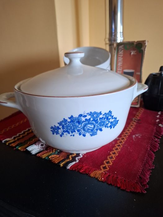 Порцеланов супник