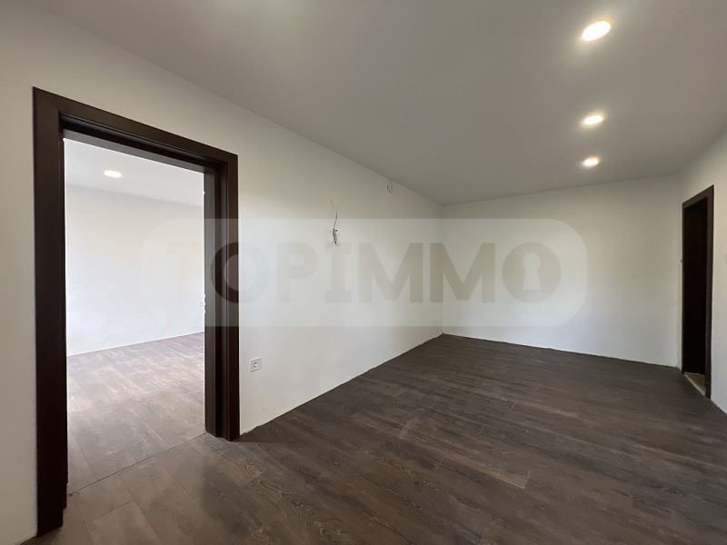 Продава се Къща в с. Осмар, Област Шумен - 226 кв.м за 554 €/кв.м - Снимка #3