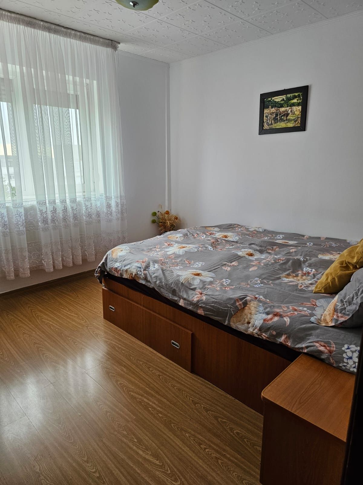 Vând apartament cu 2 camere decomandat