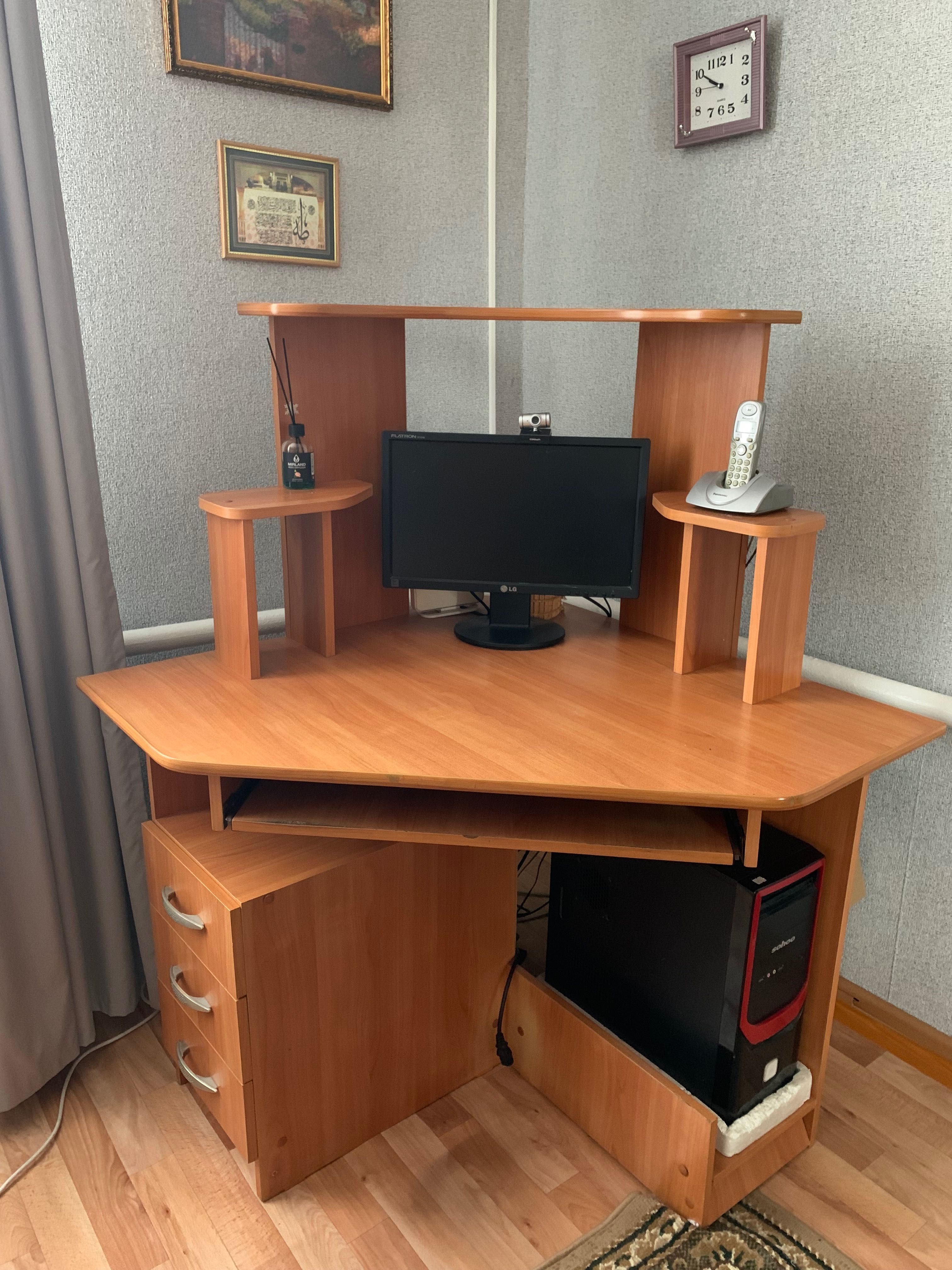 Продам компьютерный стол