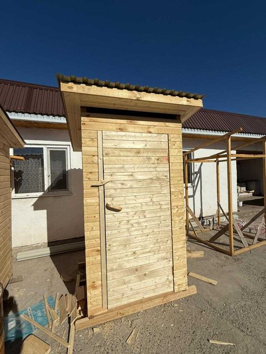 Готовый уличный туалет из дерева – сделано вручную