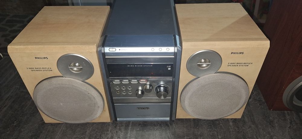 Combina muzicala cu boxe Philips .