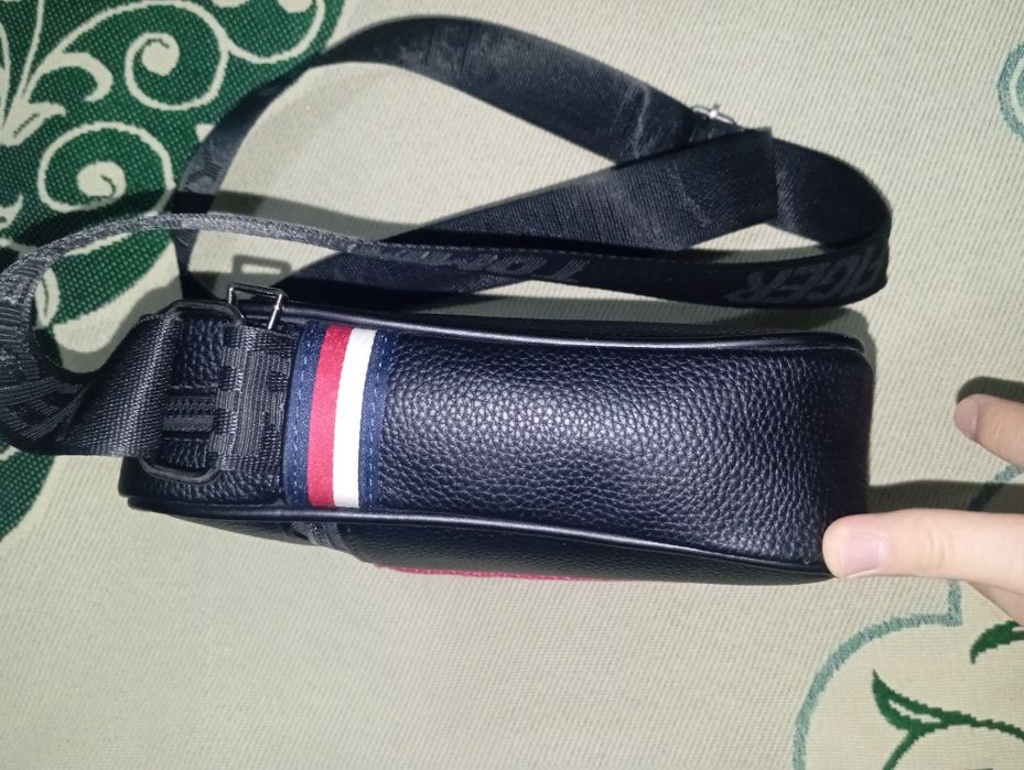 Барсетка tommy почти новый