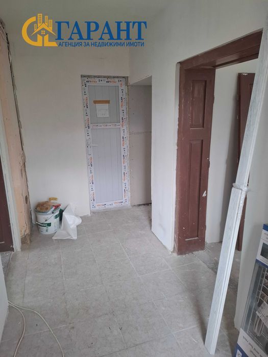 Недвижими имоти "Гарант", продава къща в с.  Кошарите, община Радомир.